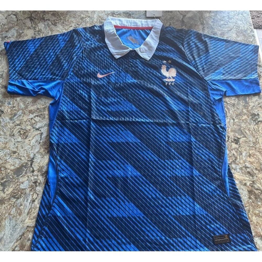 Nike Men's Blue and White T-shirt